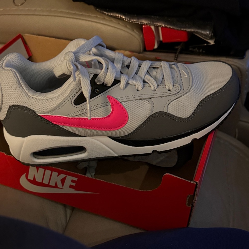 Nike Women's Sneakers in Gray and Pink